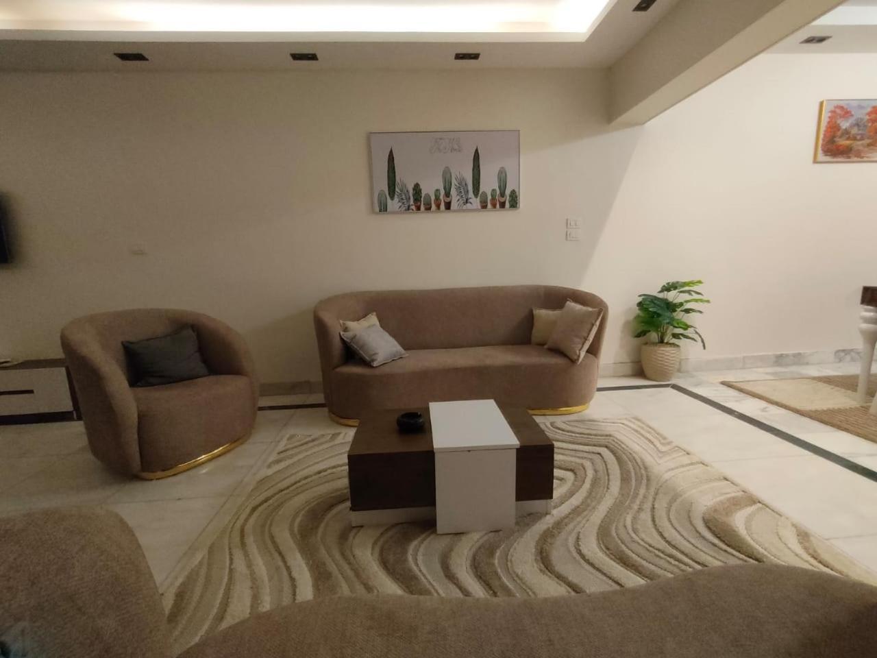 Luxurious Downtown House Near Airport And Malls