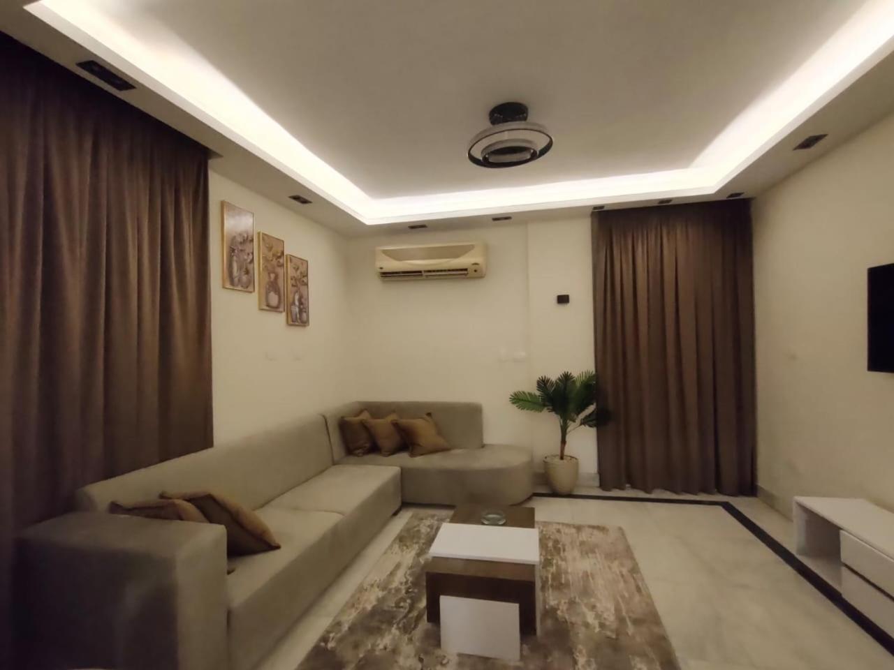 Luxurious Downtown House Near Airport And Malls Apartment