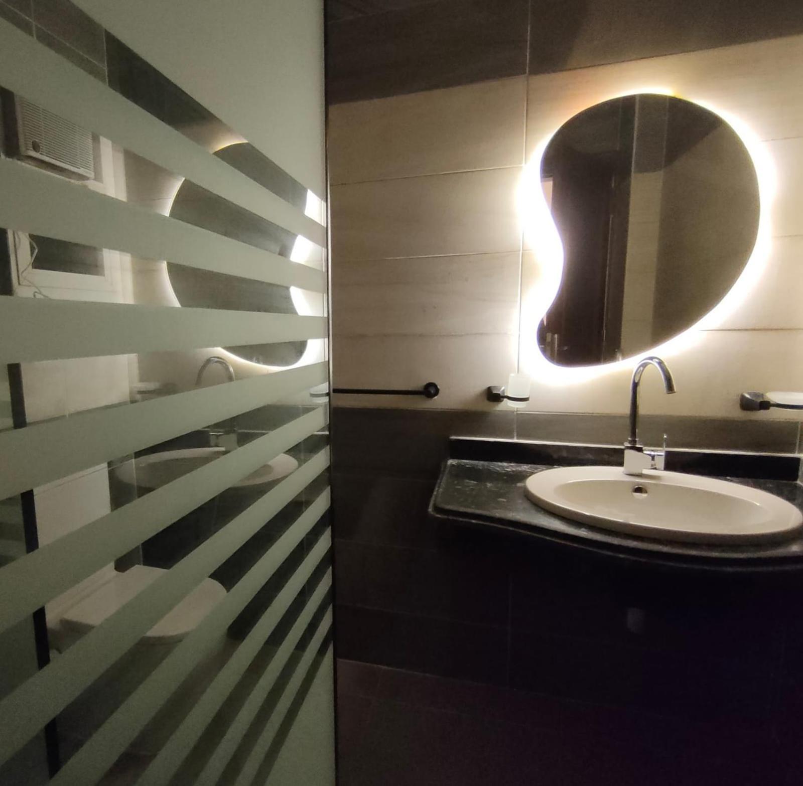Luxurious Downtown House Near Airport And Malls *