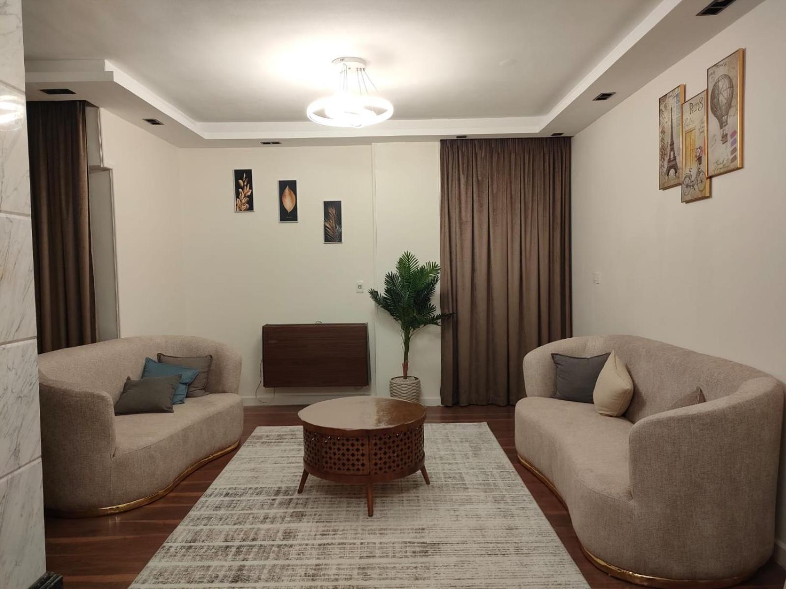 Apartment Luxurious Downtown House Near Airport And Malls